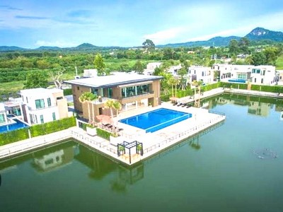 ขายพูลวิลล่า เขาชีจรรย์ Grand Valley Pattaya (แกรนด์ วัลเล่ย์ พัทยา)ตำบลนาจอมเทียน อำเภอสัตหีบ จังหวัดชลบุรี