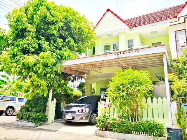 ให้เช่าทาวน์เฮาส์ ห้องมุมหลังใหญ่ 2 ชั้น  34 ตร.วา.272 ตร.ม MRT วัชรพล 2.7 กม.ตลาดถนอมมิตร 2 กม  3 นอน 2 น้ำ   โฮมออฟฟิศ