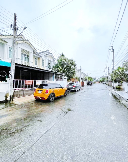 วัดเพลง 4นอน ทาว์นเฮาส์ 2.5 ชั้น MRTไทรม้า700ม.30ตร.วา. ราชพฤกษ์ 4.6กม. รพ.พระนั่งเกล้า 1.7กม.