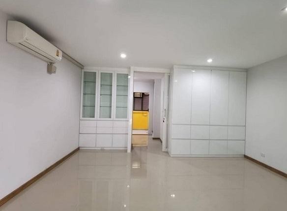 MT117 เช่า ทาวน์โฮม หมู่บ้านคาซ่าซิตี้ วงแหวน ลำลูกกา ติดถนนลำลูกกา เดินทางสะดวก