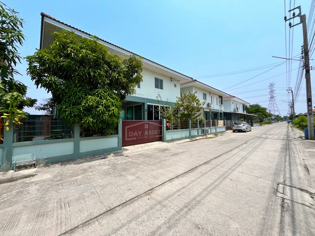 ขายบ้านแฝด 2 ชั้น หมู่บ้าน รติรัตน์ 3 ลาดปลาดุก-คลองตาชม สไตล์บ้านสวน เนื้อที่ 36.2 ตร.ว. ขายเพียง 2,390,000 ล้านบาท