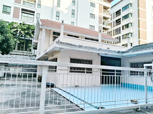 บ้านทำออฟฟิศ ใกล้โรบินสันศรีราชา เพียง 10 เมตร ว่างให้เช่า 5นอน 3น้ำ  350ตรม. ศูนย์การค้าแปซิฟิค พาร์ค 20 เมตร​ จอดรถ5คัน ใกล้ 7-11 TOP