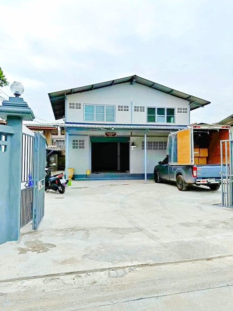 เดอะมอลล์ บางแค 900 ม. รพ.เกษมราษฎร์ บางแค 500 ม. ให้เช่าบ้านและโกดัง 2 ชั้น 2นอน MRT หลักสอง  104ตร.วา. 404ตร.ม.  2น้ำ