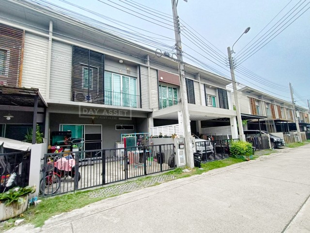 ขายทาวน์เฮาส์ 2 ชั้น หมู่บ้าน พฤกษา ไลท์ ล็อกซ์ ดอนเมือง ใกล้สนามบินดอนเมือง เนื้อที่ 21.7 ตร.ว. ขายเพียง 2,690,000 ล้านบาท