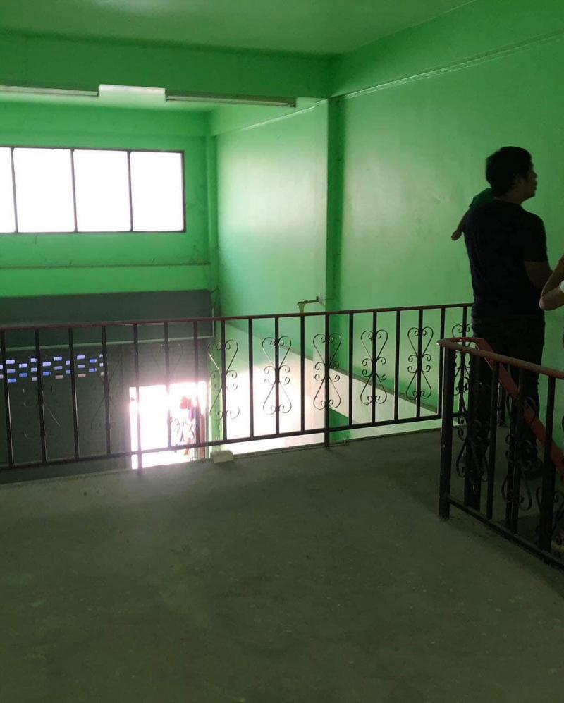 ขายด่วน!! อาคารพานิชย์ 1 คูหา 3ชั้นครึ่ง  ทำเลดีหน้าตลาด ค้าขายได้เลย โทร 090 986 2154