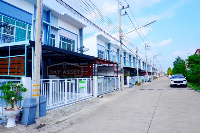 ขายทาวน์โฮม 2 ชั้น หมู่บ้าน เดอะคิวบ์ ทาวน์ ลำลูกกา คลอง 3 ต่อเติมหลังคาโรงจอดรถ ต่อเติมครัว เนื้อที่ 24 ตร.ว. ขายเพียง 3,100,000 ล้านบาท