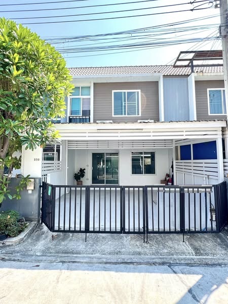 ขายทาวน์โฮม 2 ชั้น หมู่บ้านเดอะคัลเลอร์ส เลชเชอร์ เฟส 4 บางนา กม.10 ใกล้เมกะบางนา 