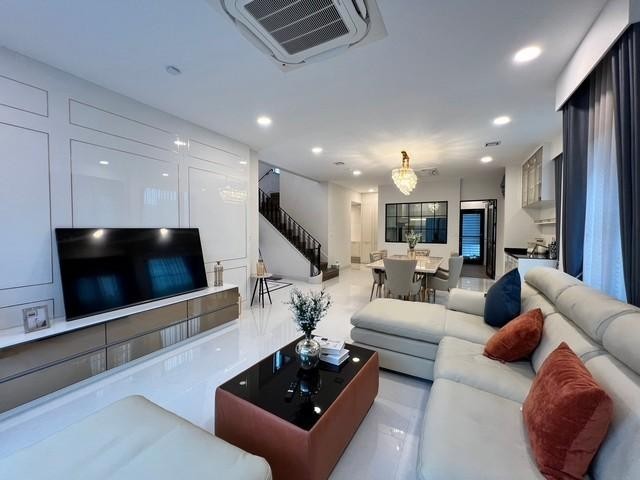 MT122 ขาย เช่า บ้านเดี่ยวสวยพร้อมอยู่ หลังมุม หมู่บ้านนันทวัน พระราม9 กรุงเทพกรีฑาตัดใหม่ ใกล้ทางด่วนมอเตอร์เวย์