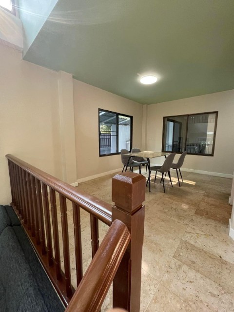 ให้เช่าทาวน์โฮม3ชั้น บ้านกลางเมืองเหม่งจ๋าย ถนนลาดพร้าว80 แอร์เฟอร์นิเจอร์ครบ มี3ห้องนอน4ห้องน้ำ ราคาเช่าเดือนละ28,000บาท