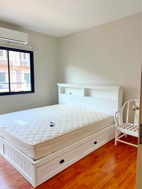 ABAC หัวหมาก 1.1 กม. ขาย-เช่า 5แอร์ ทาวน์เฮาส์ 3 ชั้น 19ตร.วา.เดอะมอลล์ บางกะปิ 1.8กม.MRT ศรีกรีฑา  229ตร.ม. รร.นานาชาติแอดเวนต์ 3 นอน