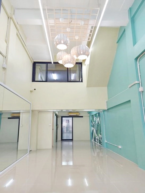 รร.ราชวินิตบางเขน 600 ม. ให้เช่าอาคาร 4.5ชั้น จอดรถ10 คัน งามวงศ์วาน43-49 สตูดิโอ จดทะเบียนได้ MRT บางเขน 900 ม. 8นอน 22ตร.วา. 354ตรม. 4น้ำ 