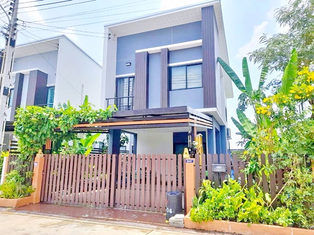 ดอนหัวฬ่อ โรบินสันชลบุรี อมตะ 2.6 กม.  ให้เช่า บ้าน 2 ชั้น 35ตร.วา. 160 ตร.ม. พนัสนิคม 2.7 กม.2 นอน 2 น้ำ  วัดสำนักบก 2.6 กม. 