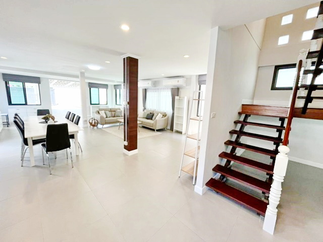 BTS สะพานควาย 900ม. ให้เช่าคฤหาสน์ 2 ชั้น 112 ตร.วา.BTS อารีย์ 660ม.  412ตร.ม. รร.นานาชาติกรแก้ว (KIMS)1.2กม. เครื่องซักผ้า 4นอน