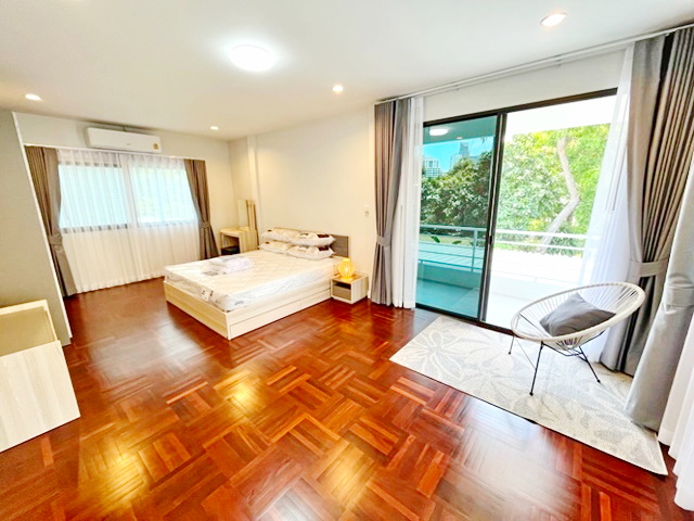 BTS อารีย์ 660ม. BTS สะพานควาย 900ม. ให้เช่าคฤหาสน์ 2 ชั้น 109 ตร.วา. 400 ตร.ม. รร.นานาชาติกรแก้ว (KIMS)1.2กม. เครื่องซักผ้า 4นอน