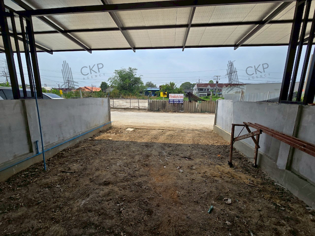 ทาวน์เฮาส์ชั้นเดียว (มือ 1) สร้างใหม่ ในซ.เลียบคลอง8 ติดเซเว่น ขนาด 29.3 ตร.วา