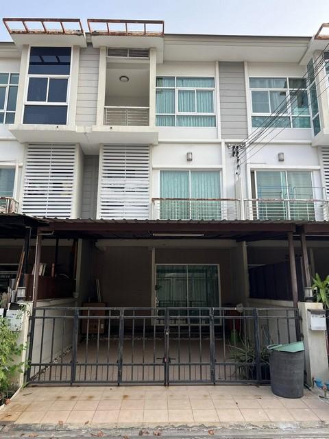 ให้เช่าทาวน์โฮม 3 ชั้น 3 ห้องนอน The Metro Rama 9 เดอะ เมโทร พระราม 9 ถนนคู่ขนานมอเตอร์เวย์