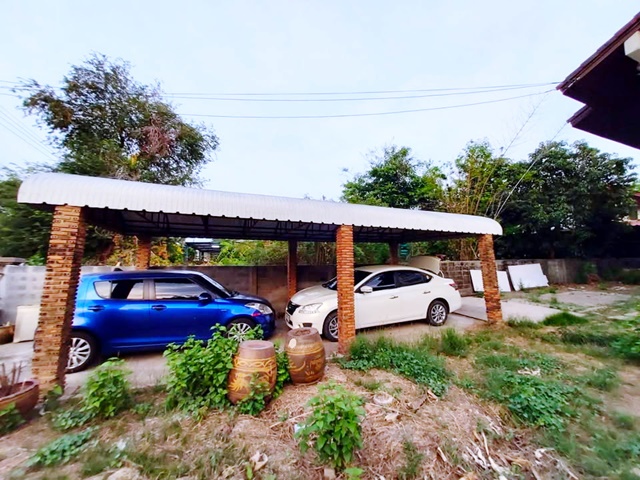 ม.รังสิต 500ม. สนามกอล์ฟ เมืองเอก 900ม. เลี้ยงสัตว์ได้ MRT รังสิต 3.5 กม. ให้เช่าบ้าน 2ชั้น 124ตร.วา. 200ตร.ม. 3นอน 2น้ำ  รพ.ปทุมเวช 4.1 กม.