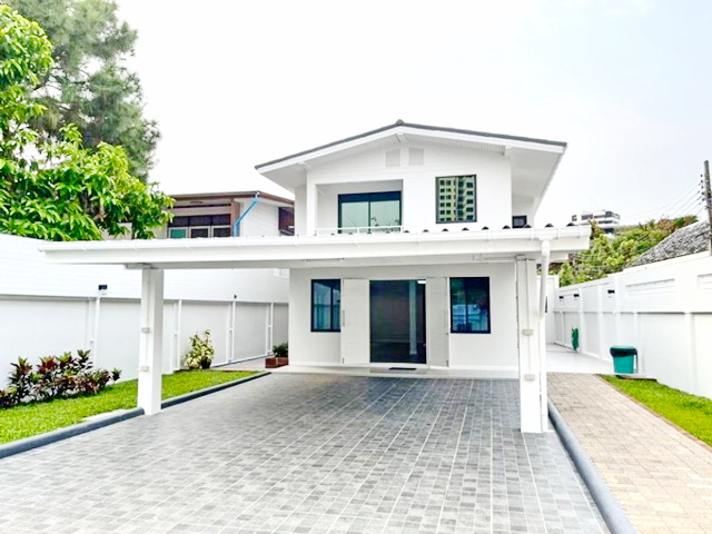 BTS อารีย์ 660ม. BTS สะพานควาย 900ม. ให้เช่าคฤหาสน์ 2 ชั้น 109 ตร.วา. 400 ตร.ม. รร.นานาชาติกรแก้ว (KIMS)1.2กม. เครื่องซักผ้า 4นอน