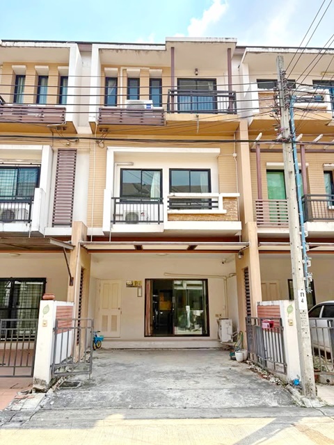 ABAC หัวหมาก 1.1 กม.เดอะมอลล์ บางกะปิ 1.8กม. ขาย-เช่า 5แอร์ ทาวน์เฮาส์ 3 ชั้น 19ตร.วา.MRT ศรีกรีฑา  229ตร.ม. รร.นานาชาติแอดเวนต์ 3 นอน