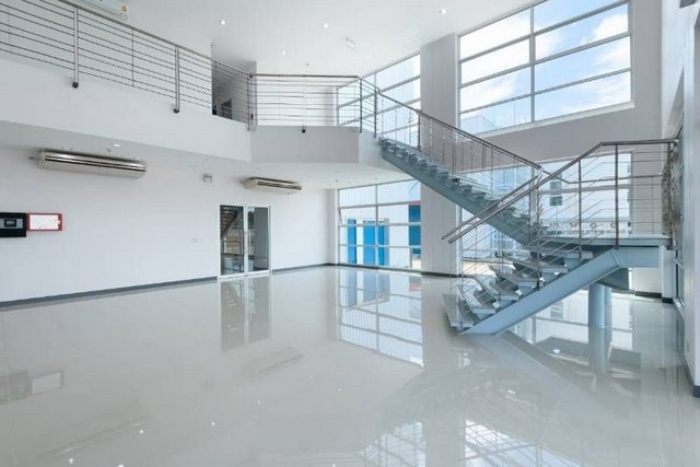 ให้เช่าโรงงานผังสีแดงชลบุรี ผังสีแดง พื้นที่  4,400   ตรม ทำการผลิตได้ ขอ รง 4 ได้