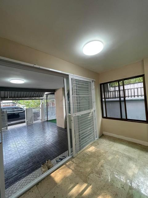 ให้เช่าทาวน์โฮม 3 ชั้น โครงการบ้านกลางเมือง เหม่งจ๋าย ลาดพร้าว 80 ใกล้เหม่งจ๋าย ใกล้เลียบด่วน