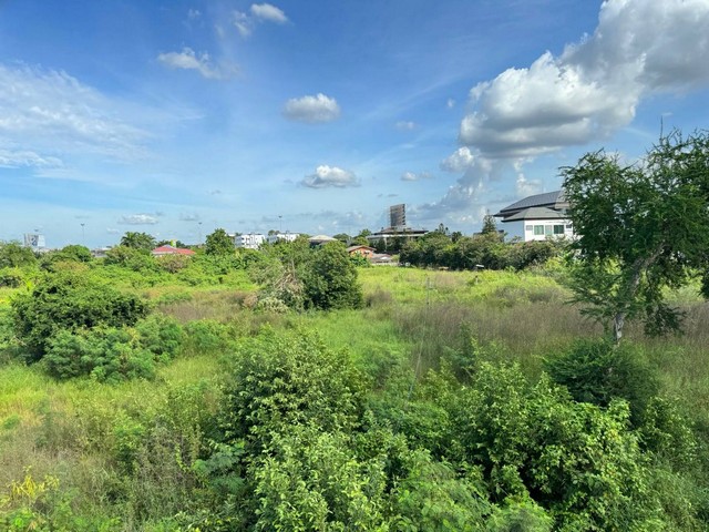 ขายที่ดินเลียบทางด่วนเอกมัย-รามอินทรา ที่ดินเปล่า ถมแล้ว 14ไร่ เดินทางสะดวก