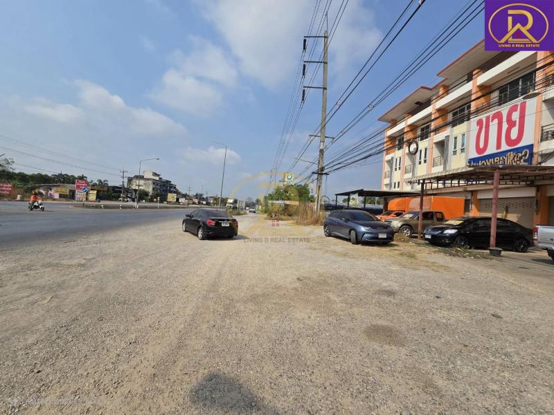 ขายถูกมาก อาคารพาณิชย์ 3ชั้นครึ่ง ติดถนนสุขุมวิท หมายเลข 3 ใกล้สี่แยกประแสร์ ไม่เคยเข้าอยู่ ต.ทุ่งควายกิน อ.แกลง จ.ระยอง