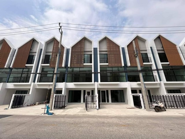 M61ให้เช่าอาคารพาณิชย์ 3 ชั้น 1 คูหา โครงการDeco ซอยสุขุมวิท70/5 ใกล้รถไฟฟ้าBTS แบริ่ง