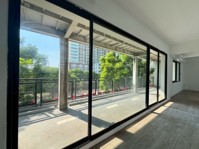 M60ให้เช่าพื้นที่สำนักงานออฟฟิศหรือร้านค้า ขนาด 280 ตารางเมตร  ชั้น 5 ริมถนนนราธิวาส ติดคอนโด rhythm ใกล้BTS ช่องนนทรี