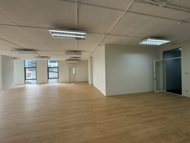 M59ให้เช่าพื้นที่สำนักงานออฟฟิศหรือร้านค้า ขนาด 120 ตารางเมตร  ชั้น ซอยนราธิวาส7  ใกล้BTS ช่องนนทรี