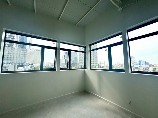 M57ให้เช่าพื้นที่สำนักงานออฟฟิศหรือร้านค้า ขนาด 100 ตารางเมตร  ชั้น 6 ดาดฟ้า ริมถนนนราธิวาส ติดคอนโด rhythm ใกล้BTS ช่องนนทรี