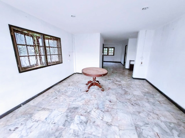 เลี้ยงสัตว์ได้ ม.รังสิต 500ม. สนามกอล์ฟ เมืองเอก 900ม.ให้เช่าบ้าน 2ชั้น 125ตร.วา. 265ตร.ม. 3นอน 2น้ำ  MRTรังสิต3.5กม. รพ.ปทุมเวช 4.1 กม.