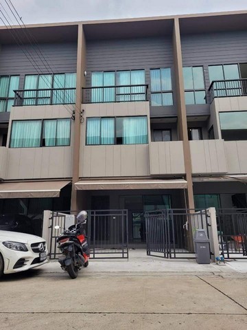 ให้เช่าทาวโฮมใกล้ รร.เตรียมอุดมศึกษาน้อมเกล้า, NIDA, รพ.เสรีรักษ์  บ้านกลางเมือง ลาดพร้าว-เสรีไทย 3 ชั้น ย่านเสรีไทย ซอย52  