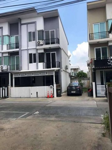 ให้เช่าทาวน์โฮม 3 ชั้น หลังมุม หมู่บ้านกัสโต้ แกรนด์ รามคำแหง ถนนราษฎร์พัฒนา ใกล้มอเตอร์เวย์