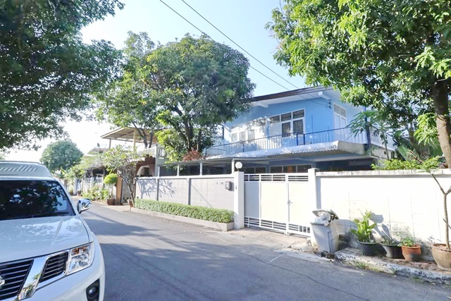 บดินเดชา  Max Valueนวมินทร์400ม. 4นอน ให้เช่าบ้านเดี่ยว 2ชั้น 104ตร.วา. 364ตร.ม.สิงหเสนีย์2 400ม.  รร.นานาชาติ-จีน ตลาดปัฐวิกรณ์ 700 ม.