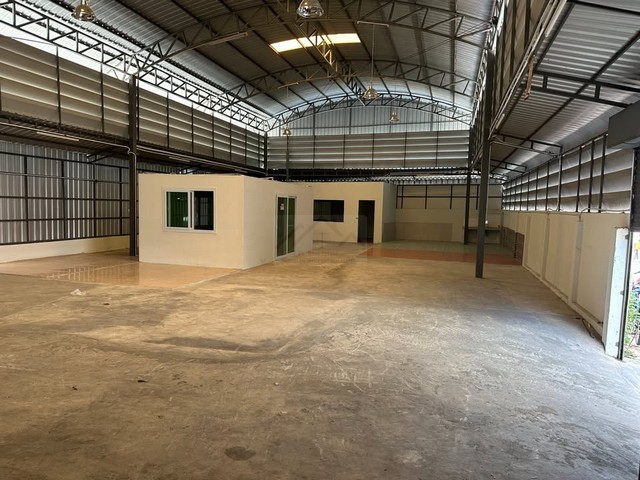 ให้เช่าโกดัง ขนาด 300 ตรม. ซอยนวลจันทร์ 36 (นวมินทร์ 163) เดินทางสะดวก 6 ล้อเข้าออกได้ 