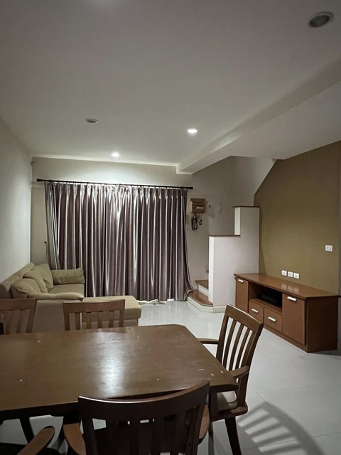 P501 ให้เช่าทาวน์โฮม เดอะ เมทโทร พระราม 9 The Metro Rama 9 ใกล้ Stamford University ถนนคู่ขนานมอเตอร์เวย์