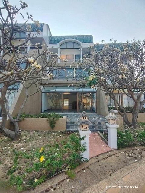 BH3519 ให้เช่า รอยัลบีชคอนโดมิเนียม หาดเจ้าสำราญ คอนโดติดทะเล บรรยากาศเงียบสงบ เป็นส่วนตัว วิวสวย กว้างขวาง พร้อมอยู่