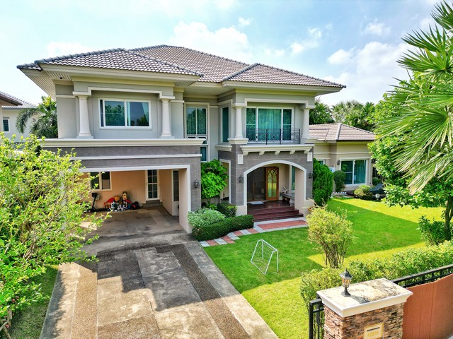 บ้าน ลัดดารมย์ อิลิเเกนซ์ วงแหวน สาทร 83 sq.wa 1 Ngan 0 Rai 5 BEDROOM 24900000 THB ไม่ไกลจาก - โครตคุ้ม กรุงเทพ
