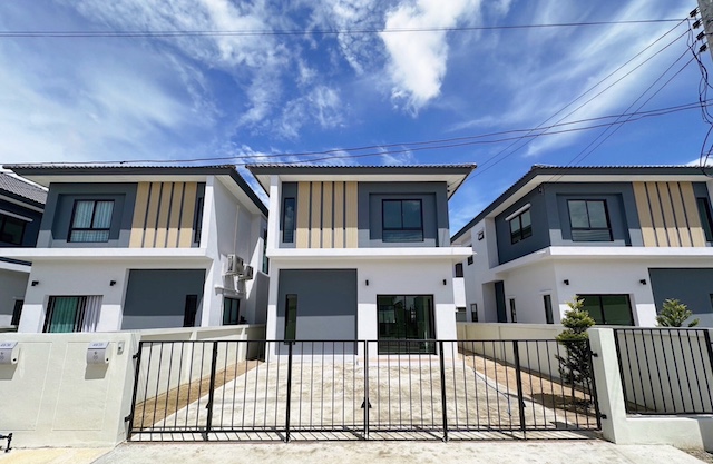 BS961 ขายบ้านอิฐแดงทั้งหลัง ซีพีเอ็น นิน วงแหวน-ลำลูกกา ปทุมธานี  สนใจติดต่อ คุณบัว (Agent)