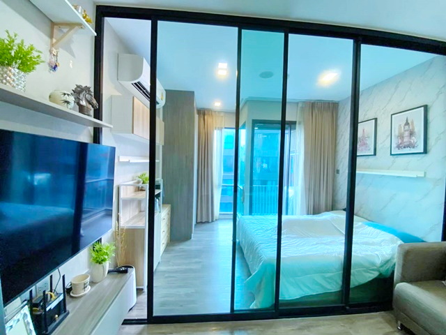  ให้เช่า Brown Condo รัชดา32  พร้อมเฟอร์ครบครัน วิวสระว่ายน้ำ ไม่มีร้าว หนีจากคอนโดสูง ห้องสวย  25ตร.ม. ชั้น6