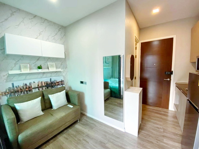 ให้เช่า Brown Condo รัชดา32  พร้อมเฟอร์ครบครัน วิวสระว่ายน้ำ ไม่มีร้าว หนีจากคอนโดสูง ห้องสวย  25ตร.ม. ชั้น6