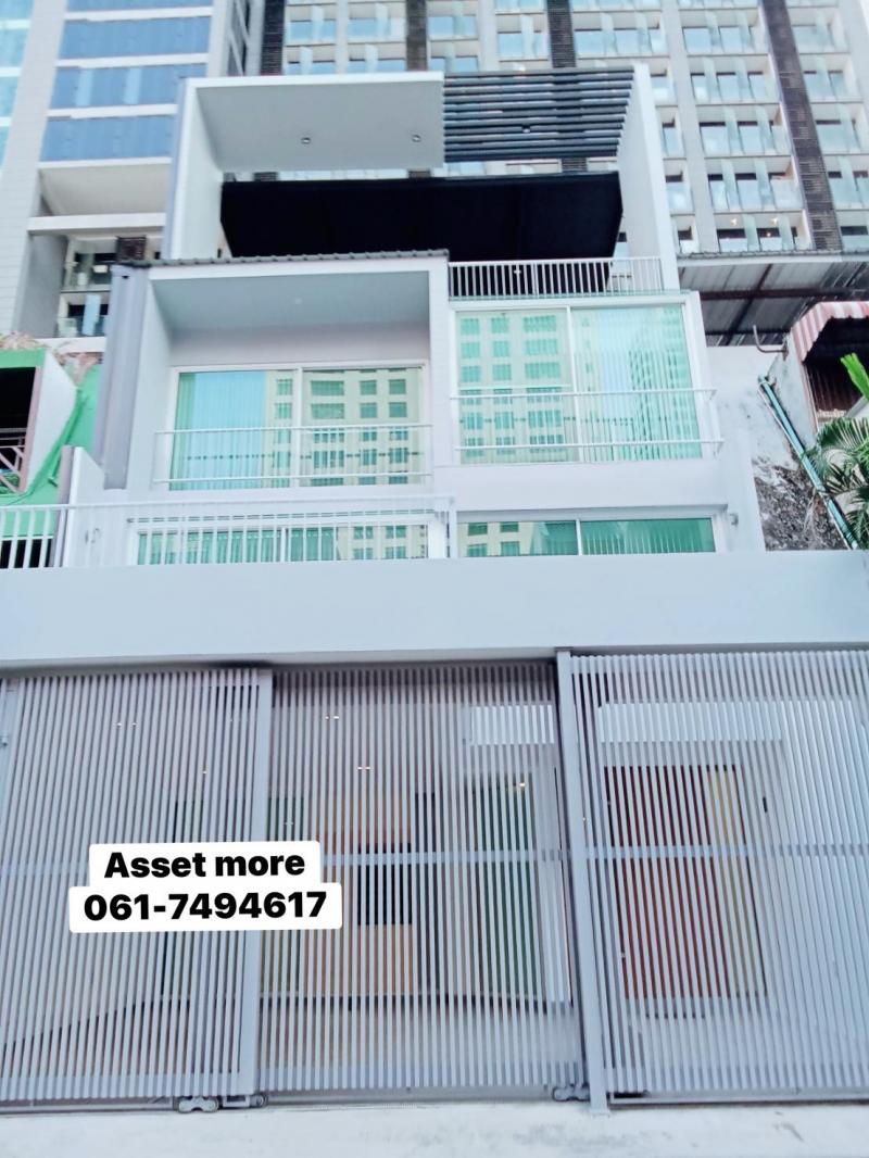  ให้เช่าTownhouse  4 ชั้น  บ้านสวยปรับปรุงใหม่ ซอยสุขุมวิท 11  แขวงคลองเตยเหนือ เขตวัฒนา  กทม