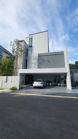 HR2338ให้เช่าบ้านเดี่ยว 3 ชั้น หลังมุม โครงการวีเว่ กรุงเทพกรีฑา ใกล้โรงเรียนนานาชาติ Wellington