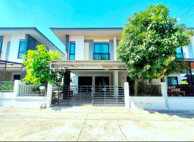 ขายบ้านแฝด 2 ชั้น สไตล์บ้านเดี่ยว หมู่บ้าน เดอะเพอร์เฟค ฮิลล์ ชลบุรี 3 ห้องนอน  3 ห้องน้ำ