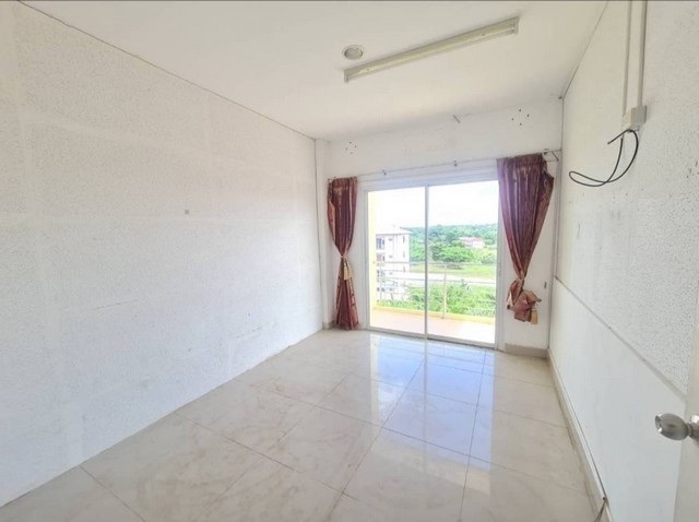 ให้เช่าอาคารพาณิชย์ 4ชั้น ใกล้ตลาดลุงอ้วน  อีสเทรินซีบอร์ด บ่อวิน ศรีราชา ชลบุรี