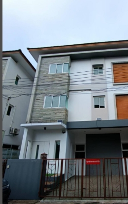 ขายบ้านแฝด 3 ชั้น ธาราวดี ราชพฤกษ์  ใกล้วงเวียนพระราม5 นนทบุรี 