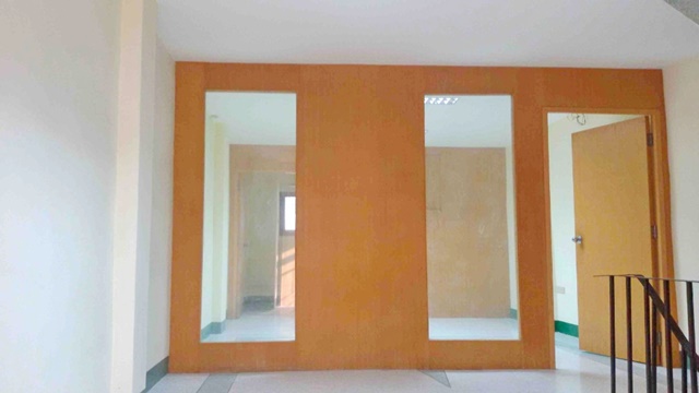 รีโนเวทใหม่ ม.พระจอมเกล้าธนบุรี 2.5 กม.ประชาอุทิศ 70-78  5นอน ให้เช่า-ขายอาคารพาณิชย์ 5 ชั้น 20 ตร.วา. 400 ตร.ม.  5 น้ำ