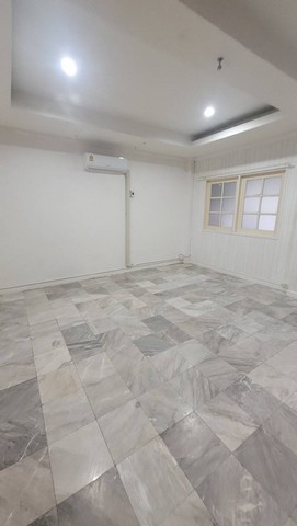 ให้เช่าทาวน์เฮ้าส์ 3 ชั้น ซอย 20 มิถุนา หน้าบ้านไม่ติดหน้าบ้านใคร ใกล้ MRT สุทธิสาร