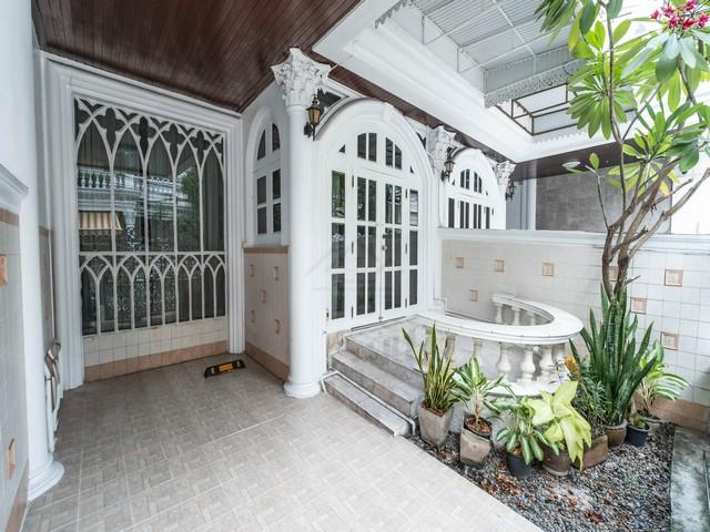 ให้เช่าทาวน์โฮม 4 ชั้น 350 ตรม. ย่านเอกมัยวิลล่า ใกล้ทองหล่อ และ BTS เอกมัย ใกล้ รพ.กรุงเทพ